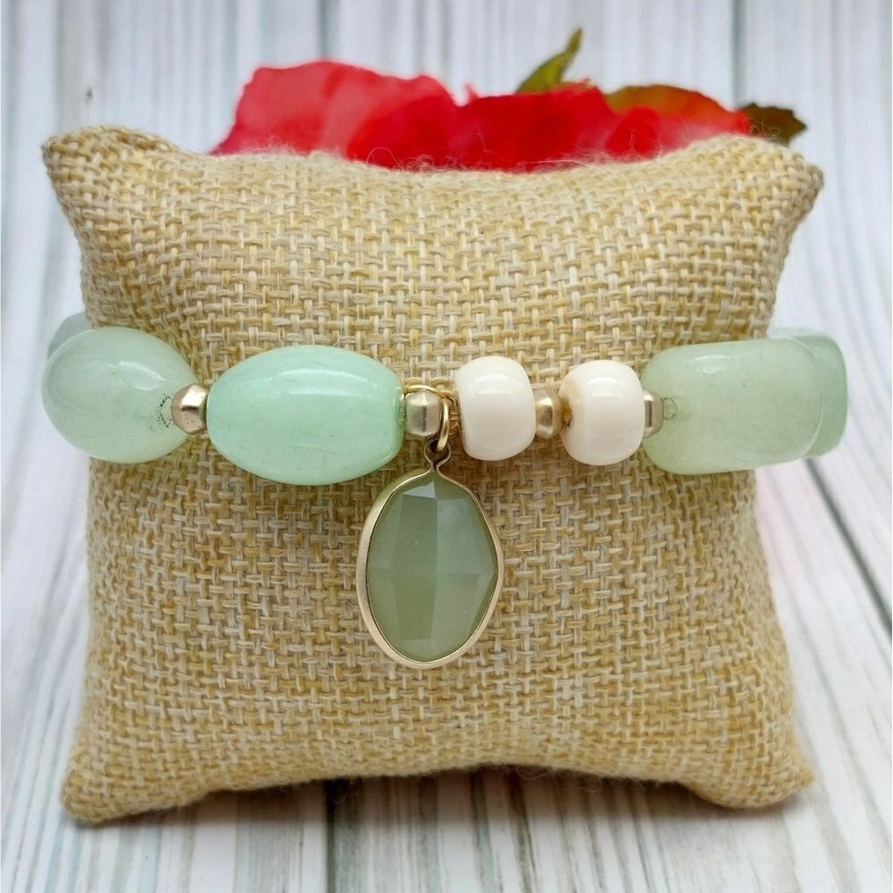 NWT LOFT Light Green & White Glass Stretch Bracelet Beaded Disco Bead One Size